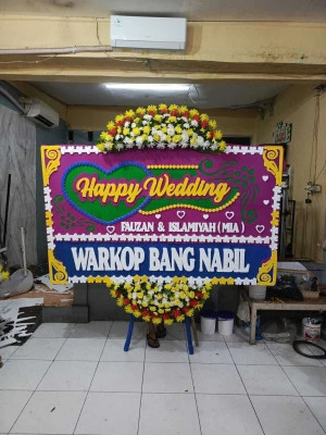 Papan Bunga di Banyuanyar Ampel